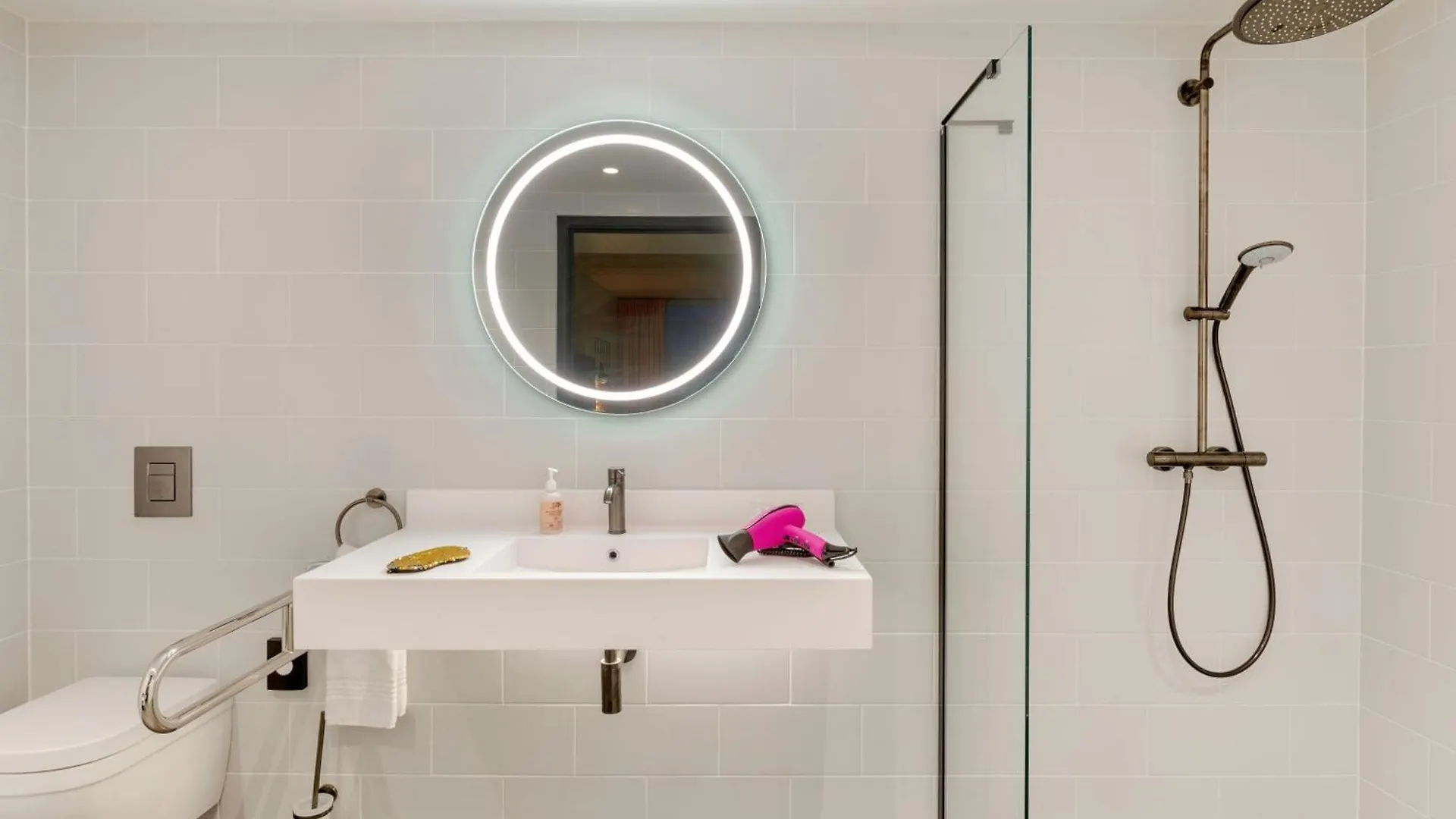 Moxy Antwerp Hotel