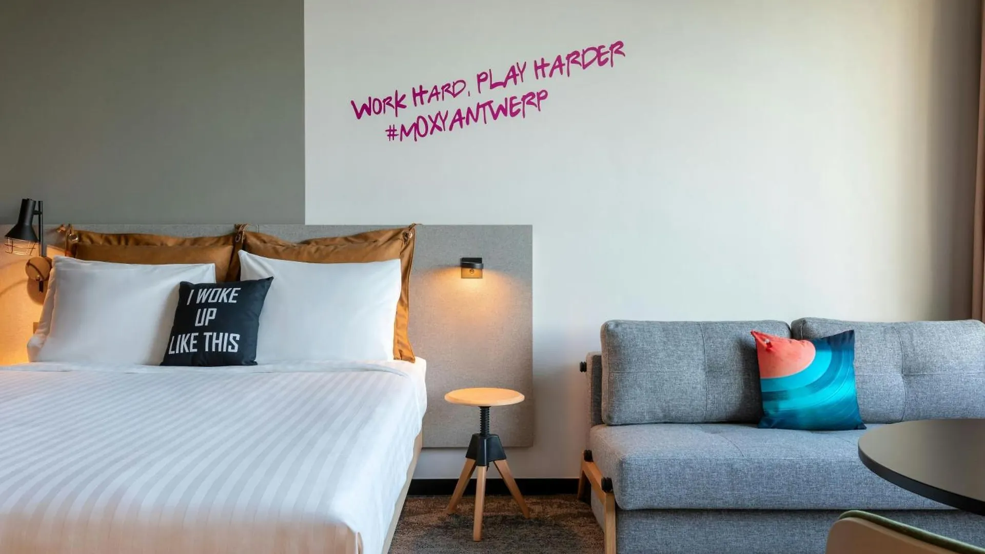 Moxy Antwerp Hotel 0*,